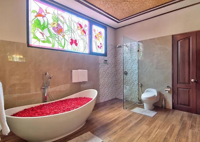 Uluwatu Huge 6 Bed - G8 Views & Child Friendly Jimbaran