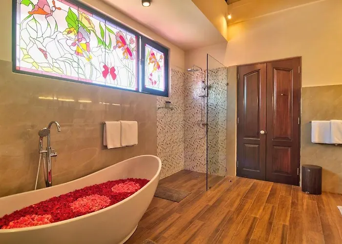 Uluwatu Huge 6 Bed - G8 Views & Child Friendly Villa Jimbaran