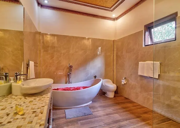 Uluwatu Huge 6 Bed - G8 Views & Child Friendly Villa *