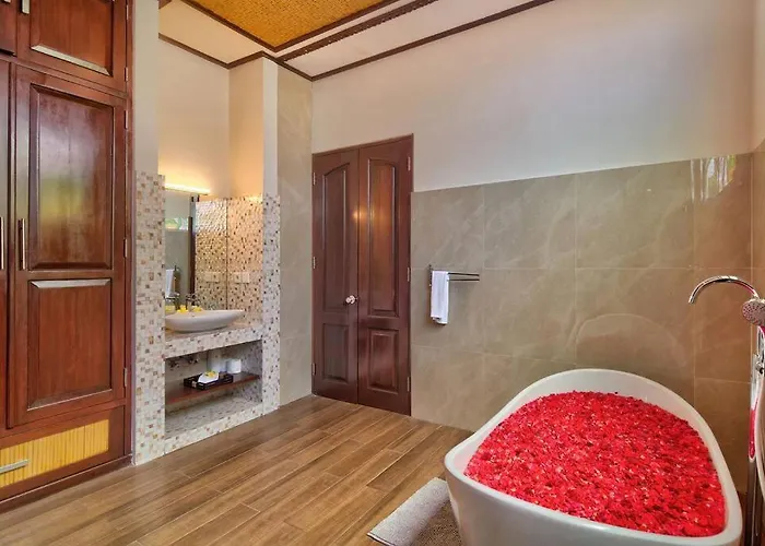 Uluwatu Huge 6 Bed - G8 Views & Child Friendly *