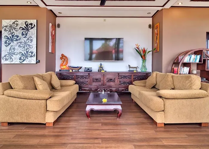 Uluwatu Huge 6 Bed - G8 Views & Child Friendly
